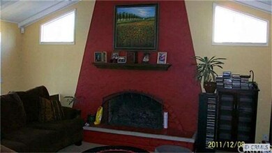 FAMILY ROOM WITH FIREPLACE