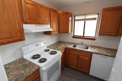 1400 Meriden Rd unit 5-2, Waterbury, CT 06705 - photo 5