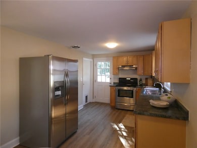 135 Gilbert St, Warwick, RI 02886 - photo 4