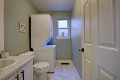 1375 Circle Wood Dr, Central Point, OR 97502 - photo 4