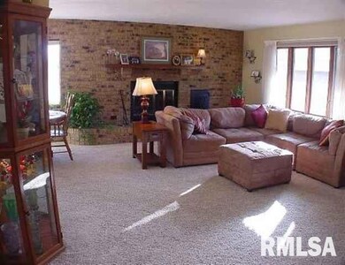 1817 W 36th St, Davenport, IA 52806 - photo 3