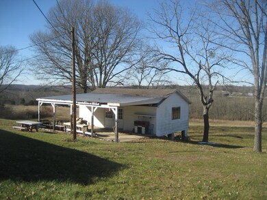 825 Oregon Rd, Versailles, KY 40383 - photo 5