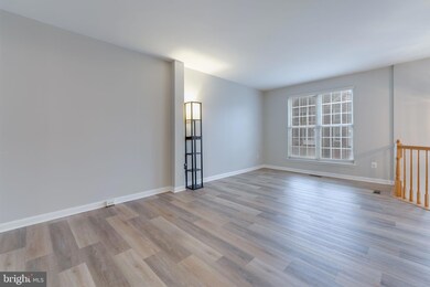 25234 Dunvegan Square, Chantilly, VA 20152 - photo 7