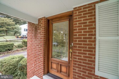 5129 Summit Dr, Fairfax, VA 22030 - photo 5