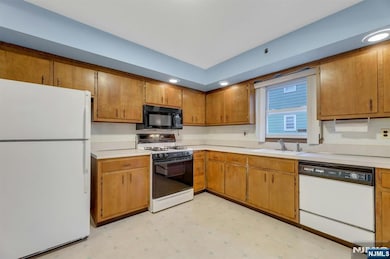 426 Broad St, Carlstadt, NJ 07072 - photo 6