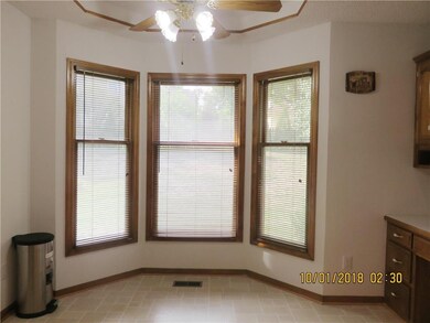 Bay Windows / Eat in Kitchen