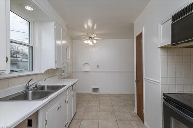 18307 Mapleboro Ave, Maple Heights, OH 44137 - photo 3