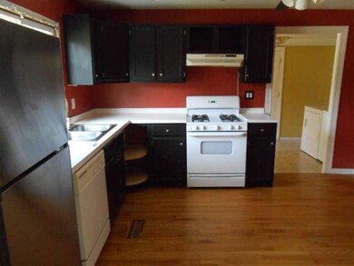 322 Tulsa Ave, Carpentersville, IL 60110 - photo 2