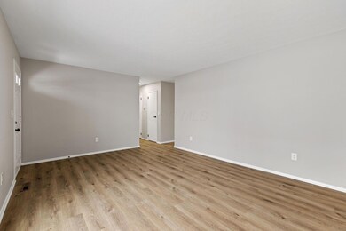 4216 Grayfriars Ln, Columbus, OH 43224 - photo 4