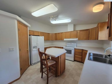 355 Old Inland Empire Hwy unit 55, Prosser, WA 99350 - photo 4