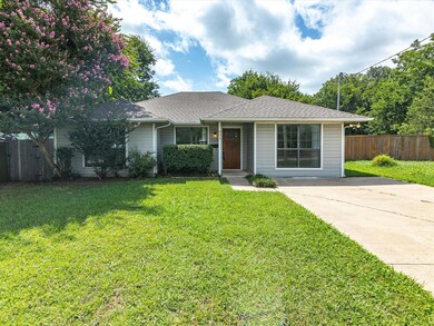 805 E Brown St, Ennis, TX 75119 - photo 2