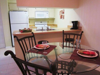 Kitchen & Dining
