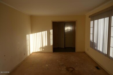 1324MaplewoodDrLivingRm1