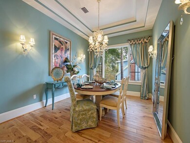Separate Dining Room/MASSIVE Picture Window/Double