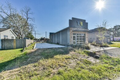 203 Houston St, Tomball, TX 77375 - photo 4