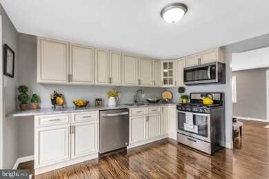 27 Roosevelt Ave, Mount Ephraim, NJ 08059 - photo 4