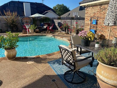 717 Paul Dr, Hurst, TX 76054 - photo 3