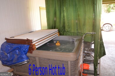 6 person hot tub