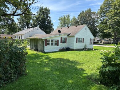 308 S Maple St, Newton, IL 62448 - photo 4