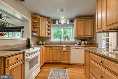 6517 Lakeview Dr, Falls Church, VA 22041 - photo 6