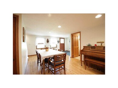 203 Summit St, Center Point, IA 52213 - photo 4