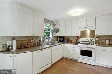 5912 Peregrine Dr, Burke, VA 22015 - photo 4