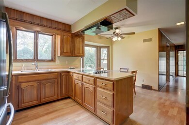 1852 Briarwood Ln, Fitchburg, WI 53575 - photo 5