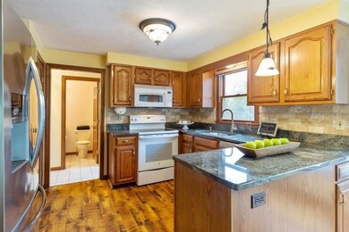 27 Causeway St, Medway, MA 02053 - photo 3