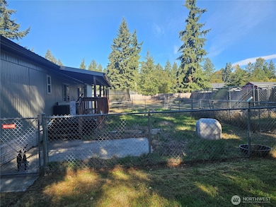 605 Hubbard Rd SE, Rainier, WA 98576 - photo 7