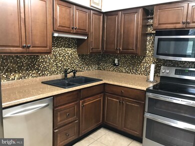 7049 Palamar Terrace, Lanham, MD 20706 - photo 4