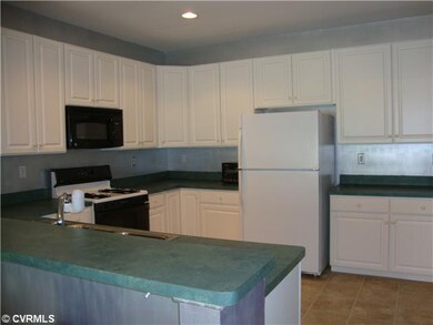Kitchen - Spacious Kitchen with appliances