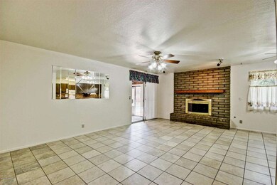 2207 E Des Moines Cir, Mesa, AZ 85213 - photo 7