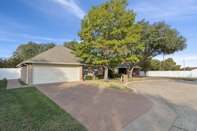 111 Royal Crest Ct, Red Oak, TX 75154 - photo 3
