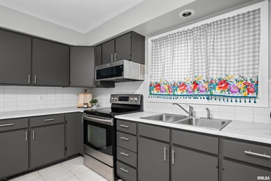 2305 W 49th St, Davenport, IA 52806 - photo 7