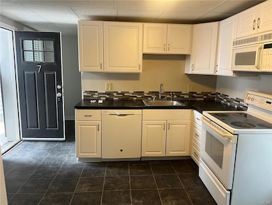 526 Broad St unit 7, Emmaus, PA 18049 - photo 3