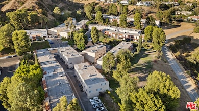 8024 Via Pompeii, Burbank, CA 91504 - photo 3