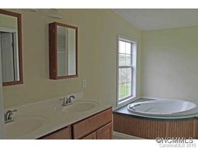 202 Lamonda Dr, Hendersonville, NC 28792 - photo 3