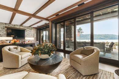 11 Living Room.jpg-SMALL