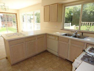 1842 Cambridge Dr, Carpentersville, IL 60110 - photo 4