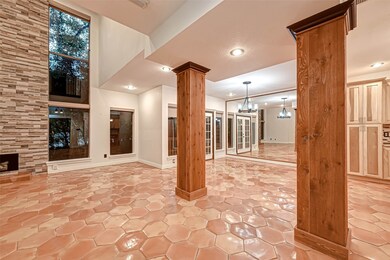 252 Sugarberry Cir unit 252, Houston, TX 77024 - photo 5