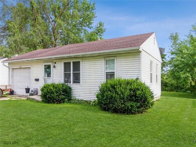 2205 S 8th Ave E, Newton, IA 50208 - photo 2