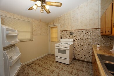 1526 Amarillo Dr, Carpentersville, IL 60110 - photo 3