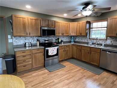 9826 N Country Dr, Effingham, IL 62401 - photo 3