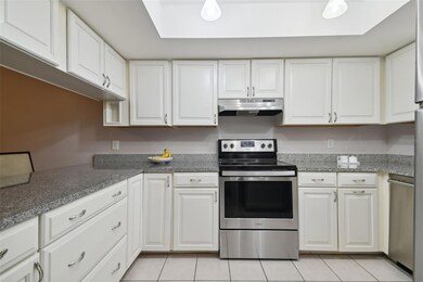 101 Lake Ave NE unit 101, Largo, FL 33771 - photo 5