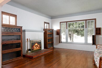 198 S Catalina St-005-002-Living Room-ML