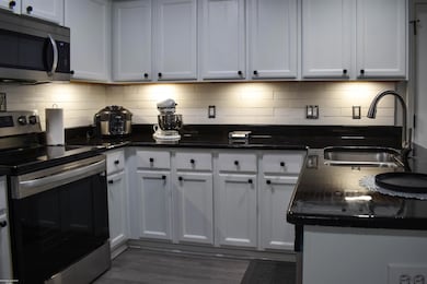 16738 Fieldstone Ridge unit 11, Macomb, MI 48042 - photo 6