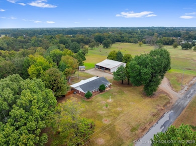 2607 E 2092 Rd, Hugo, OK 74743 - photo 2