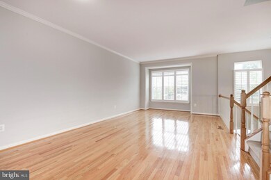 2452 Laura Mark Ln, Herndon, VA 20171 - photo 4