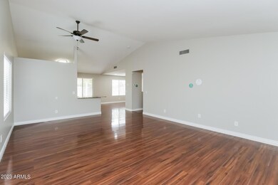 004-photo-living-room-8066297