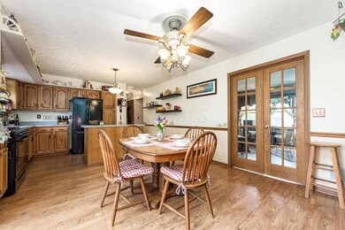 1282 Serenity Eating Area & Kitchen